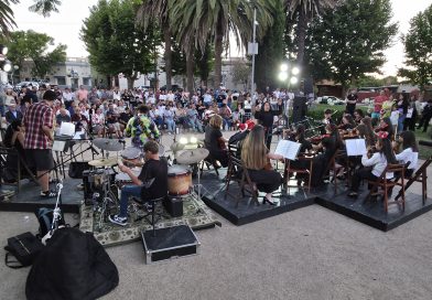 El Núcleo Flores y Baanda de Musas en fusión musical El Núcleo Flores y Baanda de Musas en fusión musical